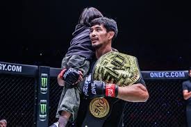 隆重介绍由The Outer Zone研发，11位工作室发行的魂类卡牌构筑游戏——《死亡呼啸》