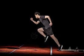 【共同社12月27日电】美职棒大联盟8月9日迎来历史性时刻——珍·帕沃尔成为首位在正式比赛中执法的女性裁判。